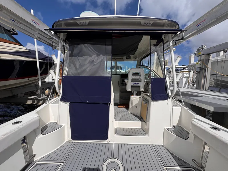 Slide: The Image of Boston Whaler 315 CONQUEST 2014 - 8
