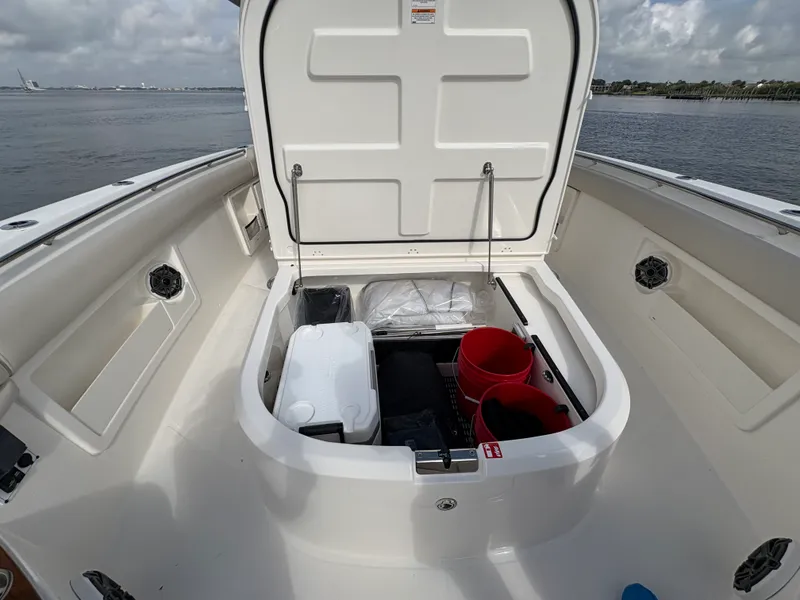 Slide: The Image of Boston Whaler 380 Outrage 2026 - 23