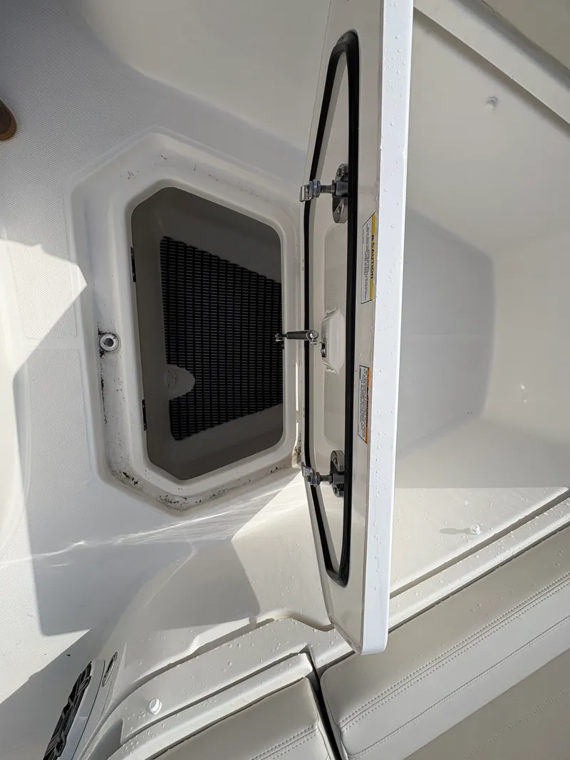 Slide: The Image of Boston Whaler 380 Outrage 2026 - 25