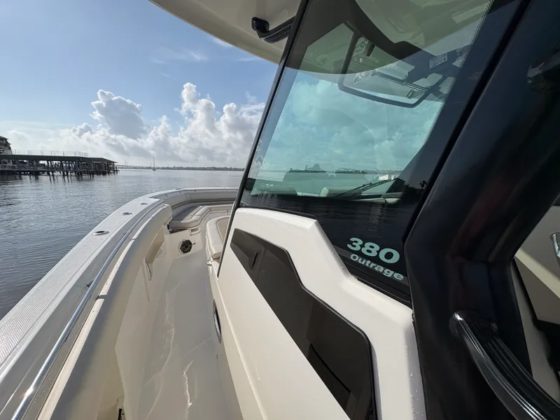 Slide: The Image of Boston Whaler 380 Outrage 2026 - 26