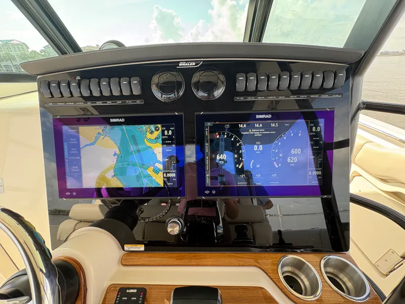 Slide: The Image of Boston Whaler 380 Outrage 2026 - 30