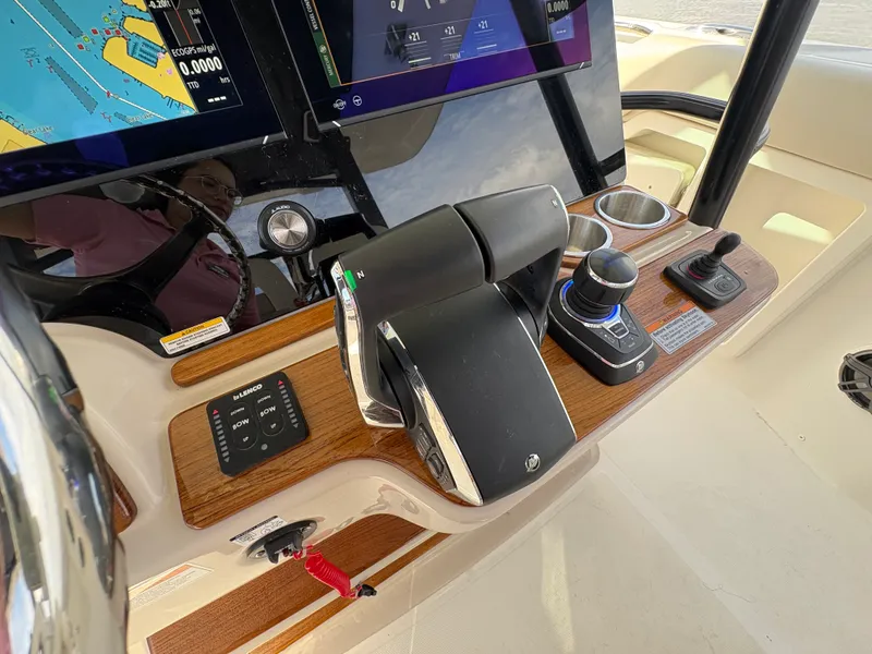 Slide: The Image of Boston Whaler 380 Outrage 2026 - 31