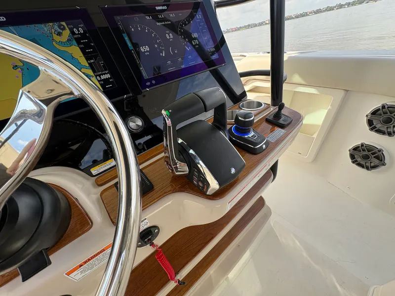 Slide: The Image of Boston Whaler 380 Outrage 2026 - 33