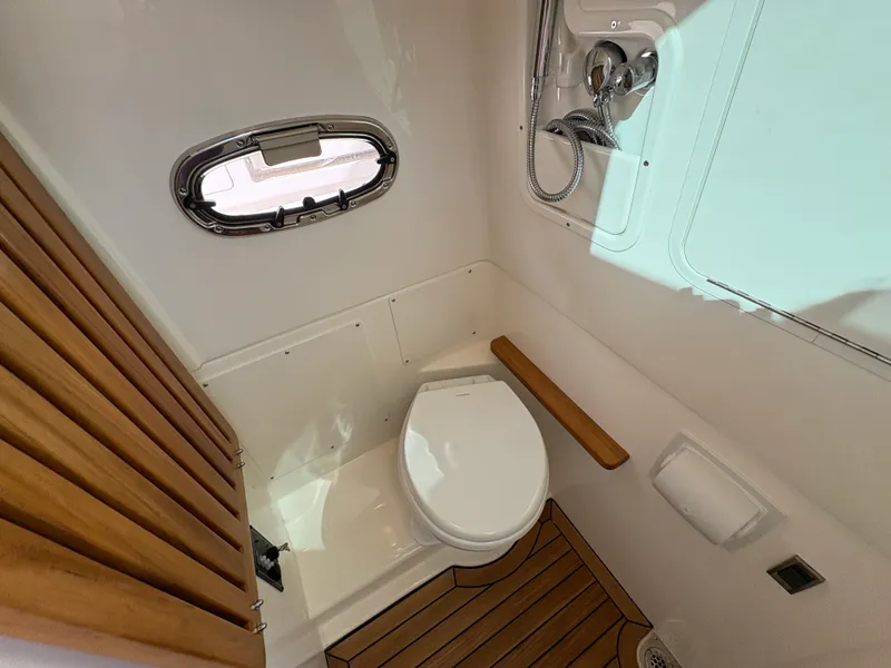Slide: The Image of Boston Whaler 380 Outrage 2026 - 41