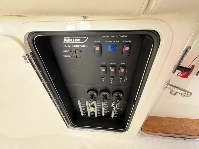 Slide: The Image of Boston Whaler 380 Outrage 2026 - 51