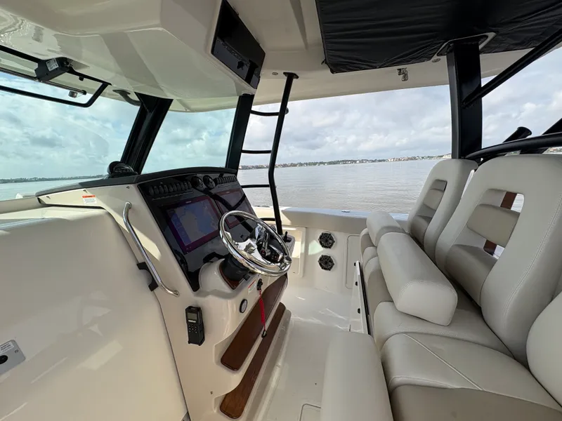 Slide: The Image of Boston Whaler 380 Outrage 2026 - 58