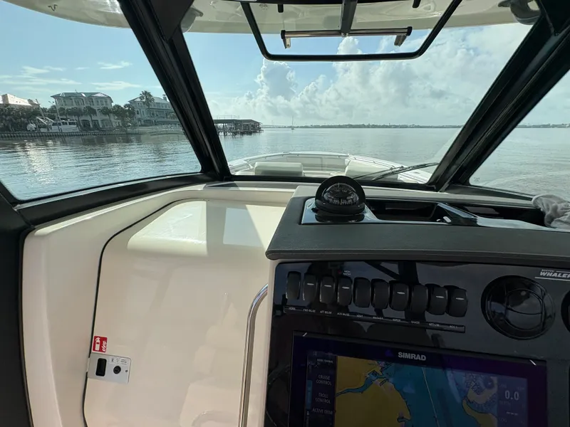 Slide: The Image of Boston Whaler 380 Outrage 2026 - 59