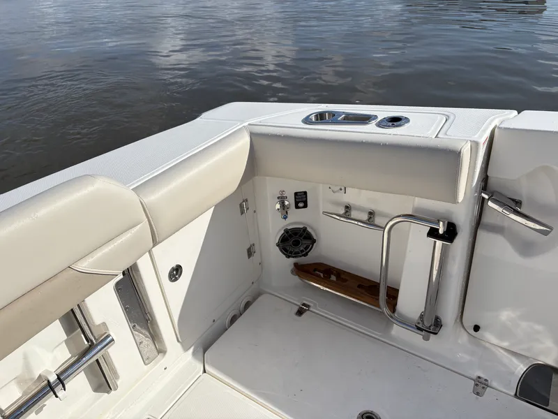 Slide: The Image of Boston Whaler 380 Outrage 2026 - 62