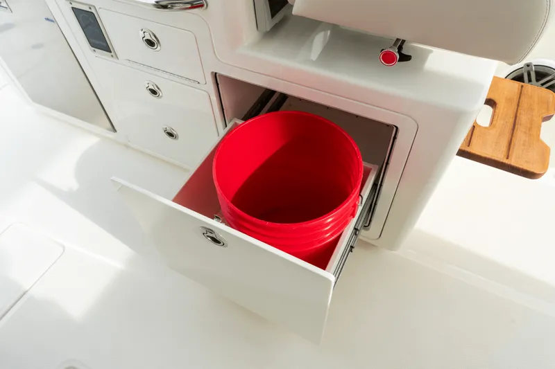 Slide: The Image of Boston Whaler 380 Realm 2026 - 89