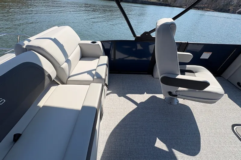 Slide: The Image of Harris Cruiser 230 2026 - 14