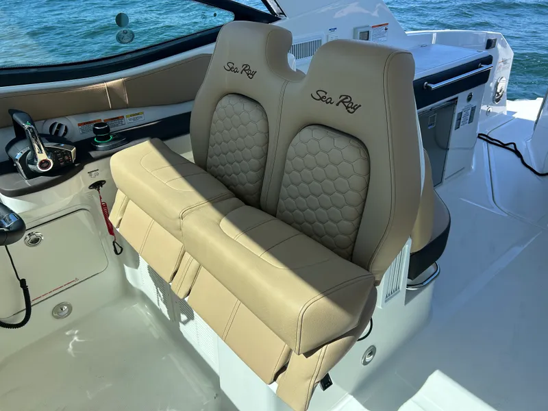 Slide: The Image of Sea Ray Sundancer 320 Outboard 2026 - 26