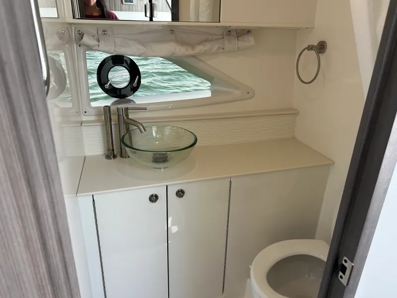Slide: The Image of Sea Ray Sundancer 320 Outboard 2026 - 31