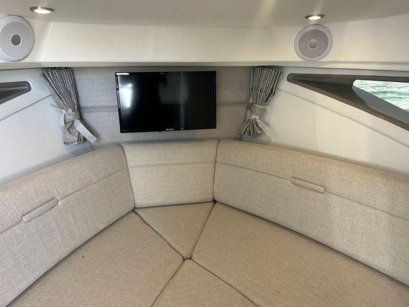 Slide: The Image of Sea Ray Sundancer 320 Outboard 2026 - 32