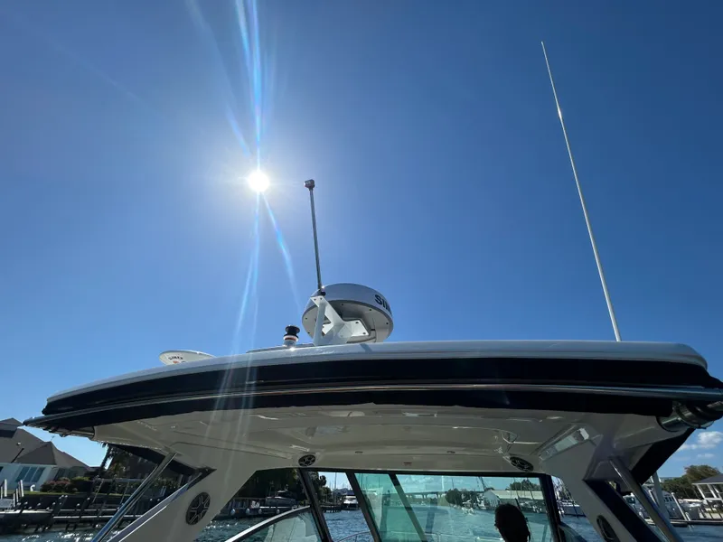 Slide: The Image of Sea Ray Sundancer 320 Outboard 2026 - 33