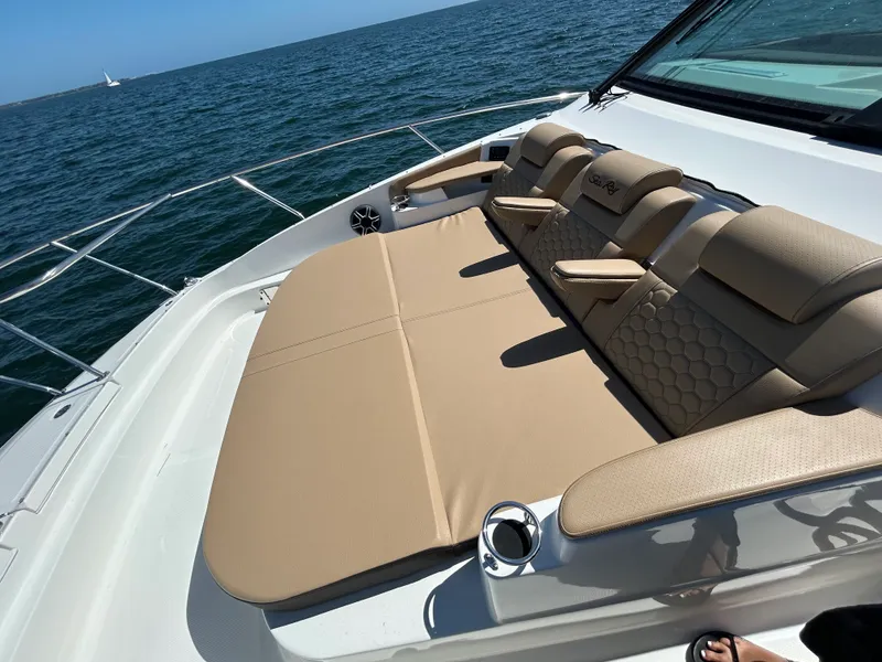 Slide: The Image of Sea Ray Sundancer 320 Outboard 2026 - 34