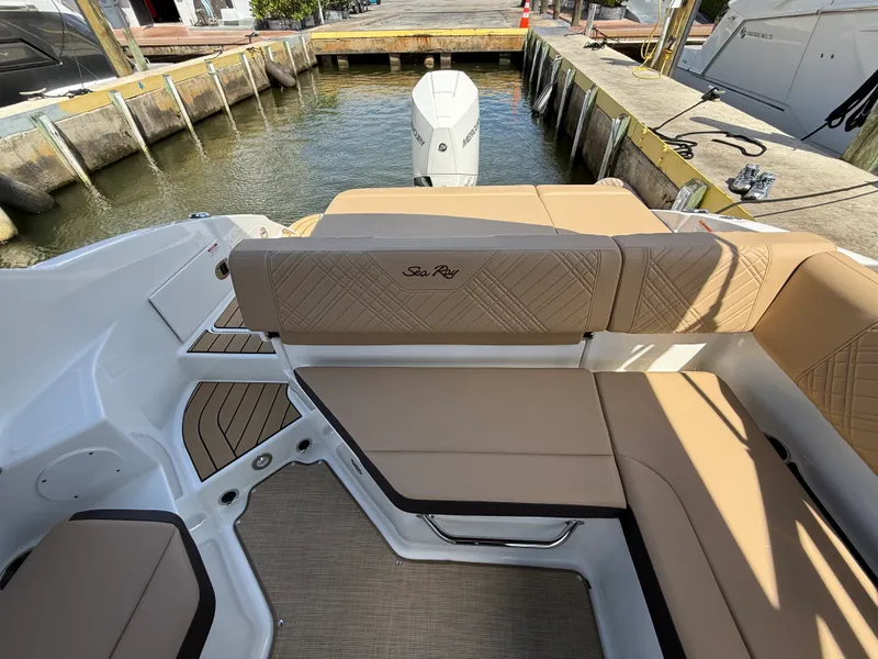 Slide: The Image of Sea Ray SDX 250 Outboard 2026 - 10
