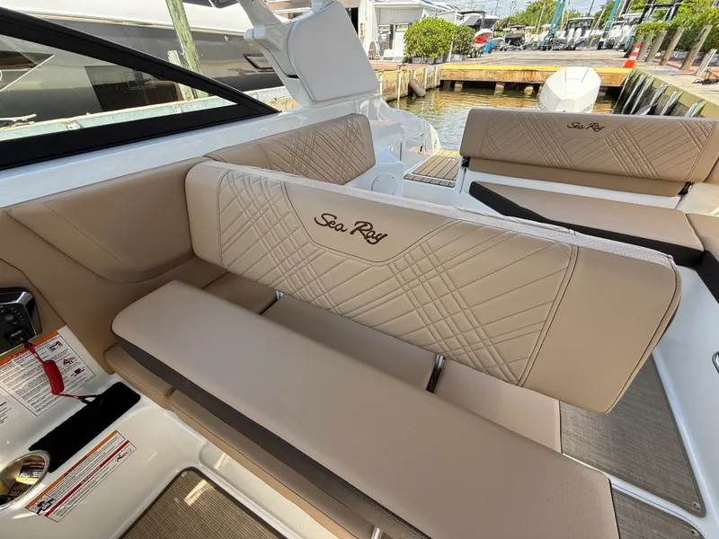 Slide: The Image of Sea Ray SDX 250 Outboard 2026 - 13