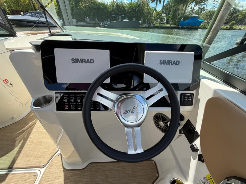 Slide: The Image of Sea Ray SDX 250 Outboard 2026 - 15