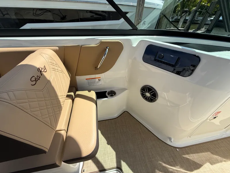 Slide: The Image of Sea Ray SDX 250 Outboard 2026 - 16