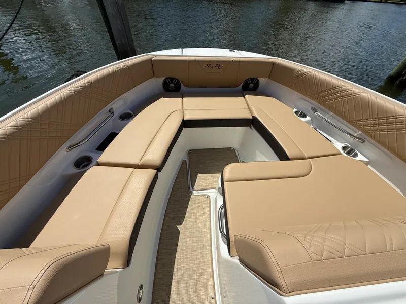 Slide: The Image of Sea Ray SDX 250 Outboard 2026 - 17