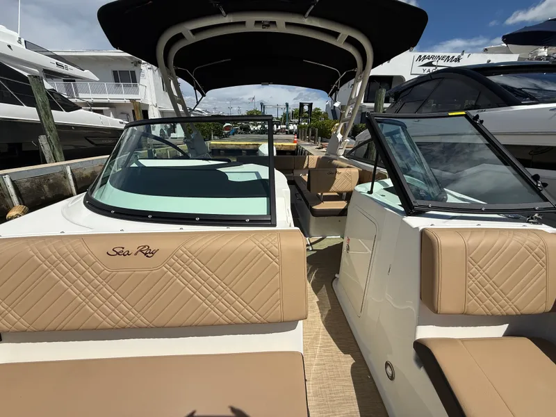 Slide: The Image of Sea Ray SDX 250 Outboard 2026 - 18