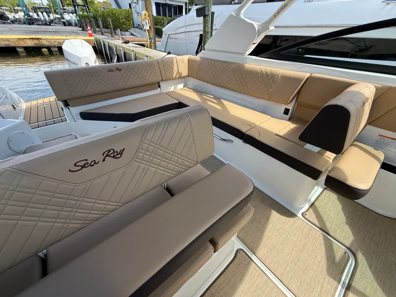 Slide: The Image of Sea Ray SDX 250 Outboard 2026 - 19