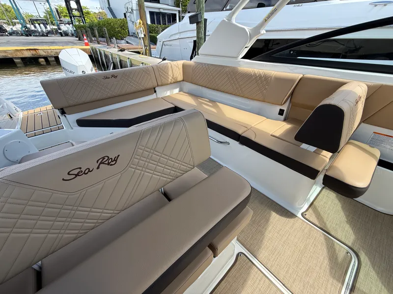 Slide: The Image of Sea Ray SDX 250 Outboard 2026 - 20