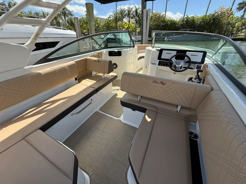 Slide: The Image of Sea Ray SDX 250 Outboard 2026 - 21