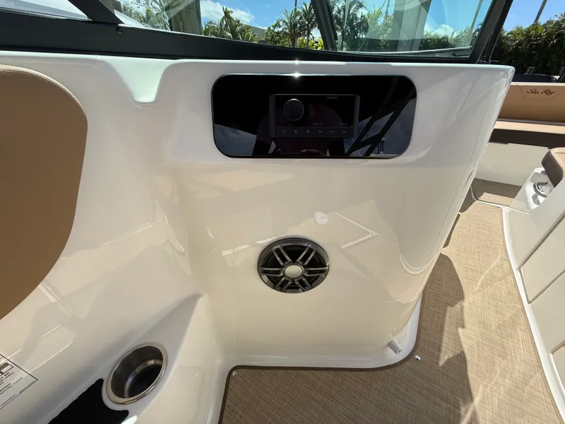 Slide: The Image of Sea Ray SDX 250 Outboard 2026 - 22