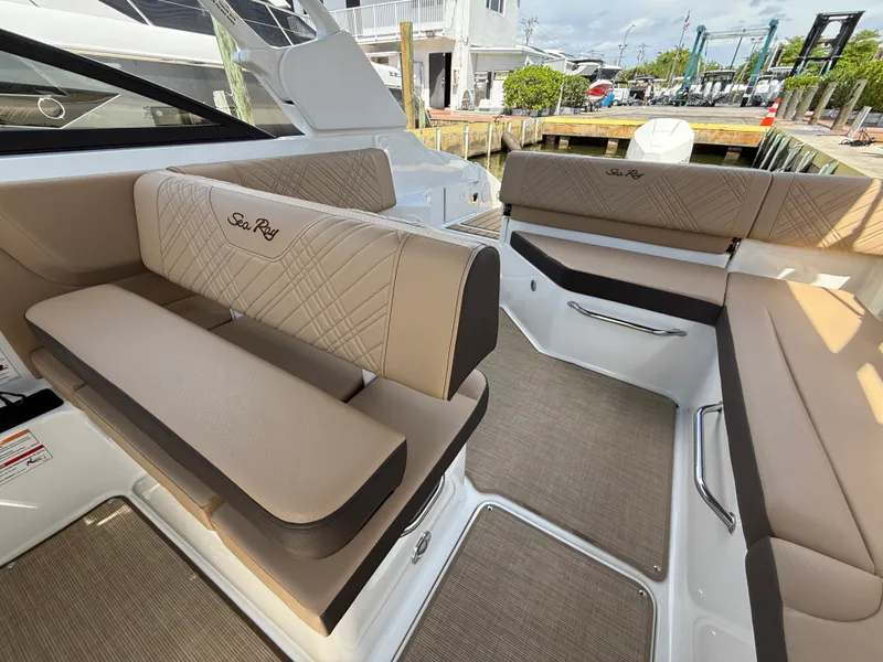 Slide: The Image of Sea Ray SDX 250 Outboard 2026 - 26