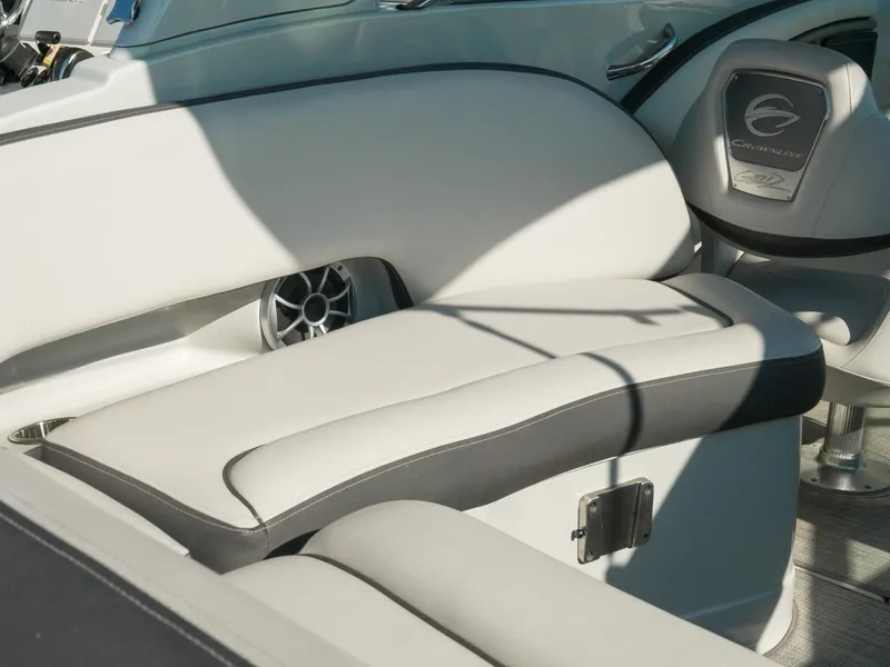 Slide: The Image of Crownline Boats 270 XSS 2021 - 18