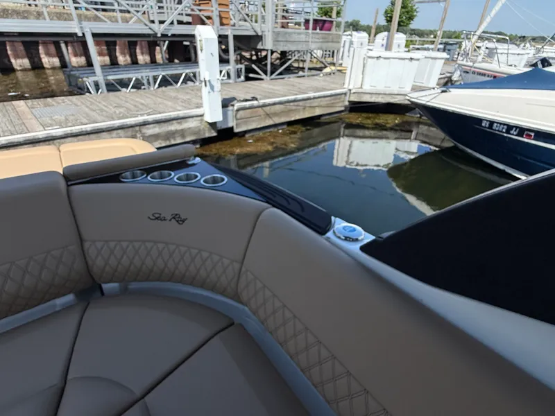 Slide: The Image of Sea Ray SLX 280 2026 - 25