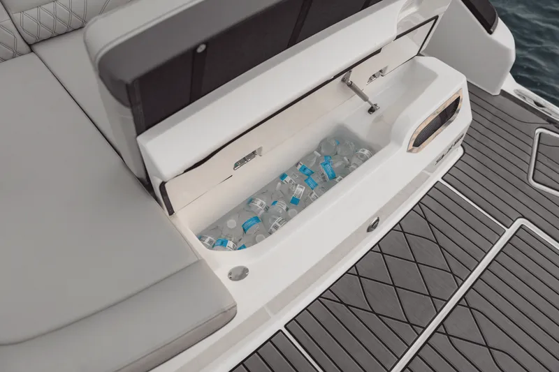 Slide: The Image of Sea Ray SLX 280 2026 - 17