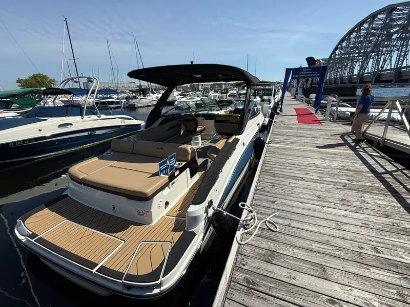 Slide: The Image of Sea Ray SLX 280 2026 - 12