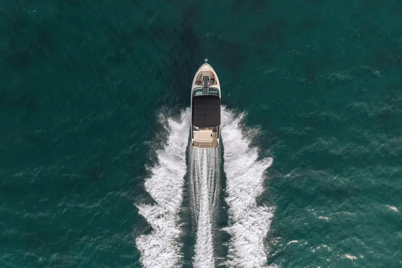 Slide: The Image of Sea Ray SLX 280 2026 - 43