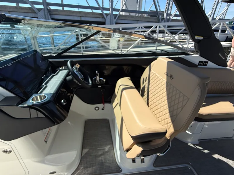 Slide: The Image of Sea Ray SLX 280 2026 - 34