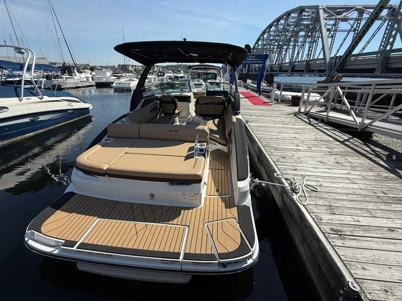 Slide: The Image of Sea Ray SLX 280 2026 - 13