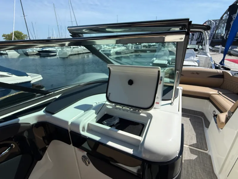 Slide: The Image of Sea Ray SLX 280 2026 - 46