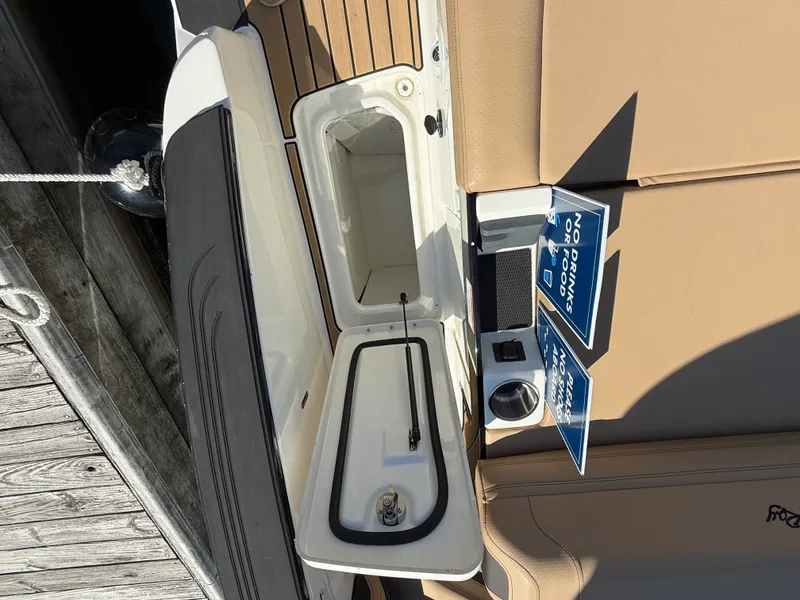 Slide: The Image of Sea Ray SLX 280 2026 - 20