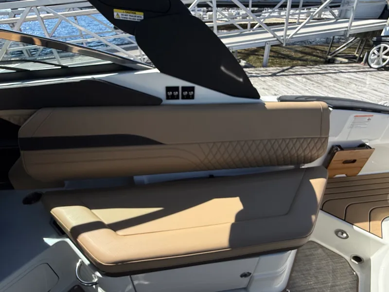 Slide: The Image of Sea Ray SLX 280 2026 - 27