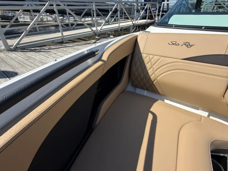 Slide: The Image of Sea Ray SLX 280 2026 - 55