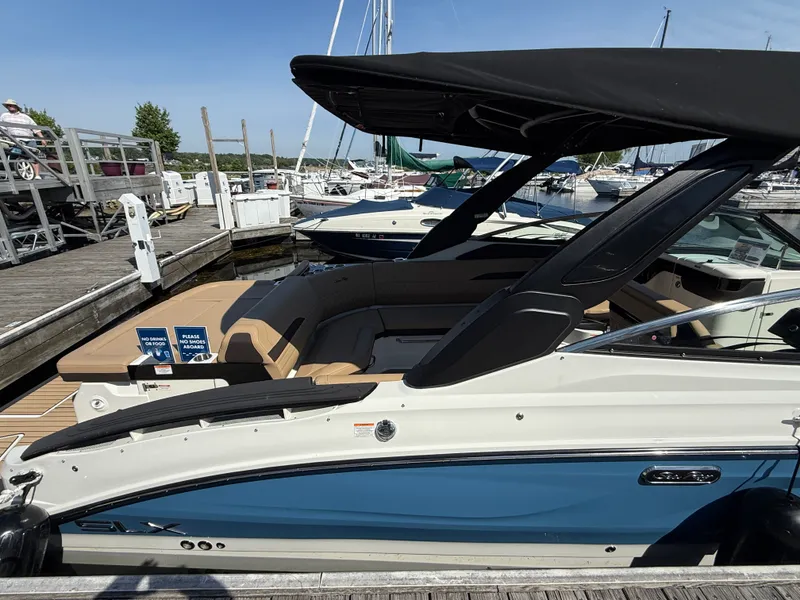 Slide: The Image of Sea Ray SLX 280 2026 - 9
