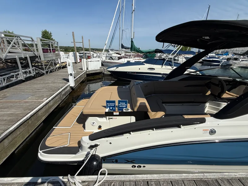 Slide: The Image of Sea Ray SLX 280 2026 - 10