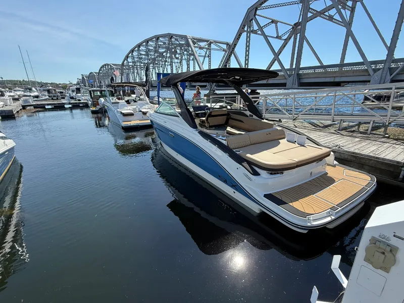 Slide: The Image of Sea Ray SLX 280 2026 - 16