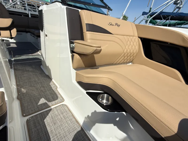 Slide: The Image of Sea Ray SLX 280 2026 - 57