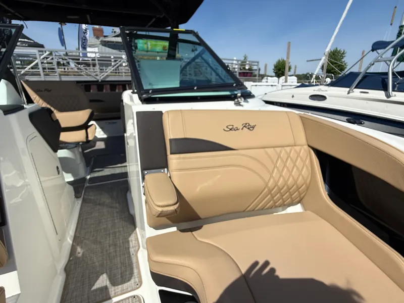 Slide: The Image of Sea Ray SLX 280 2026 - 53