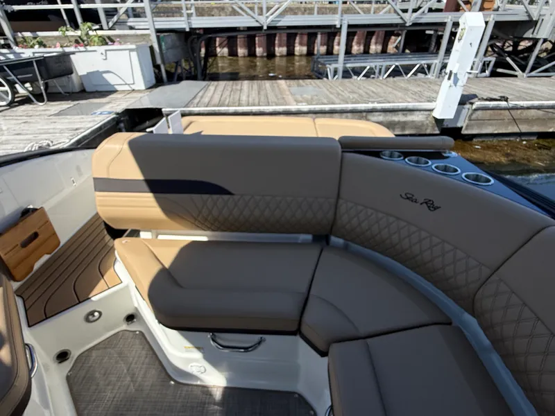 Slide: The Image of Sea Ray SLX 280 2026 - 26