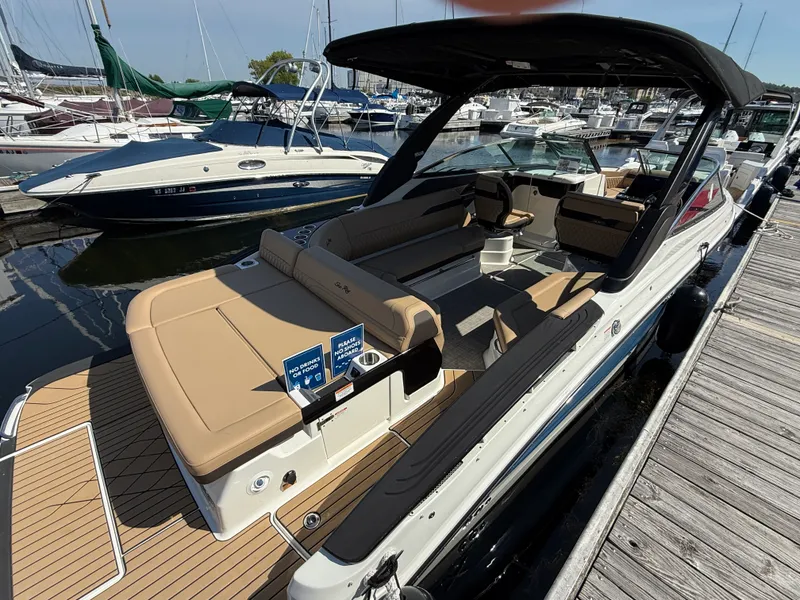 Slide: The Image of Sea Ray SLX 280 2026 - 18