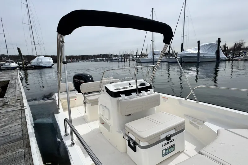 Slide: The Image of Boston Whaler 170 Montauk 2026 - 13