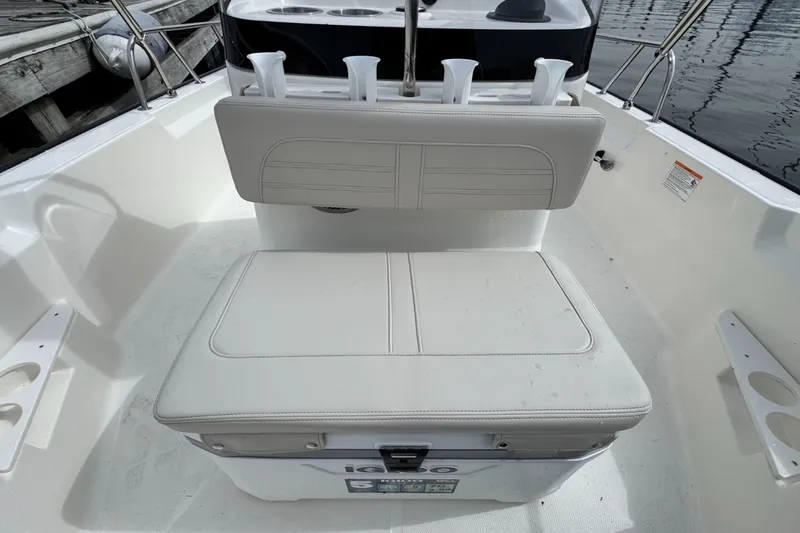 Slide: The Image of Boston Whaler 170 Montauk 2026 - 15